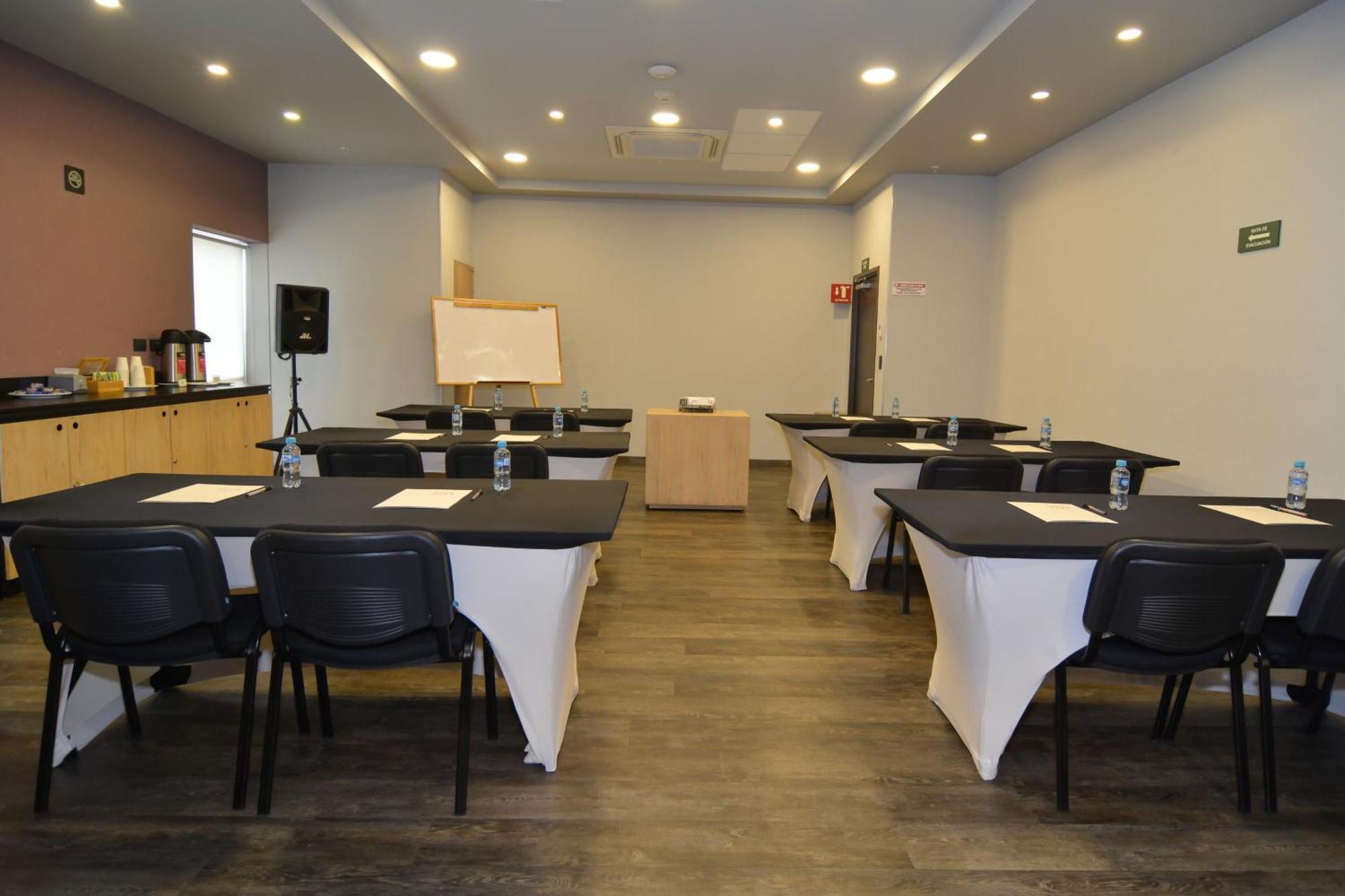 City Express Plus By Marriott Medellin Colombia Bagian luar foto